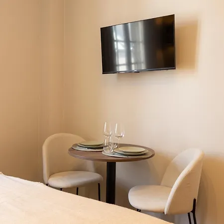 Stylish & Cozy Air-conditioned דירה