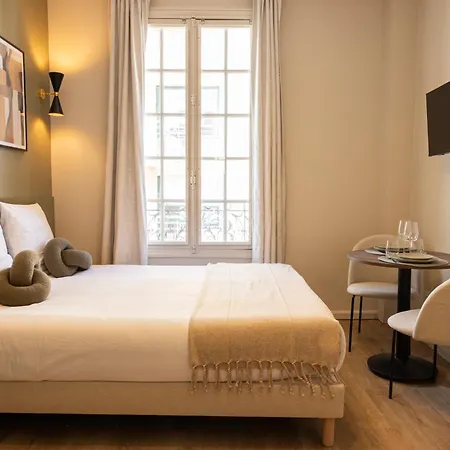 Apartment Stylish & Cozy Air-conditioned