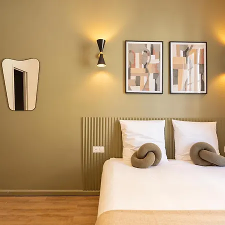 Stylish & Cozy Air-conditioned